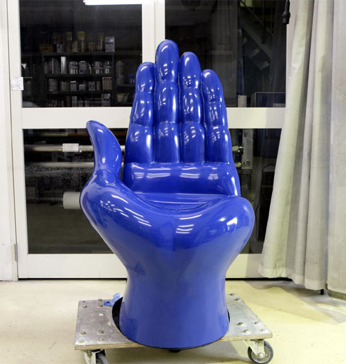 立体造形会社の日本美術工芸の補修「手の椅子」