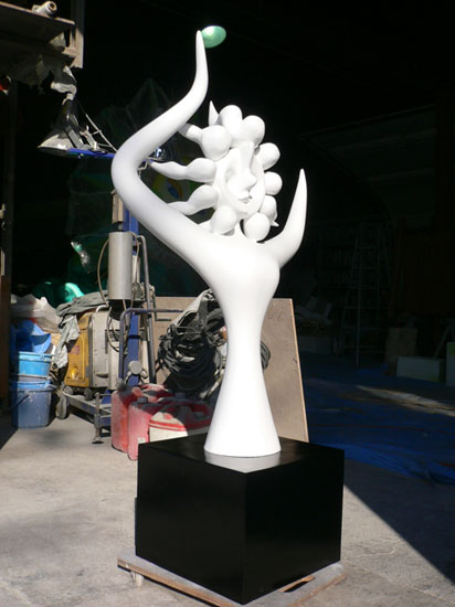 造形会社の日本美術工芸の補修「女神像」