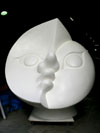 造形会社の日本美術工芸の岡本太郎作品の月の顔